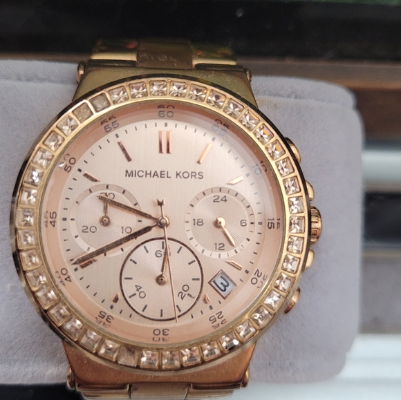 ROSE GOLD MICHAEL KORS WATCH - Picture 7 of 8